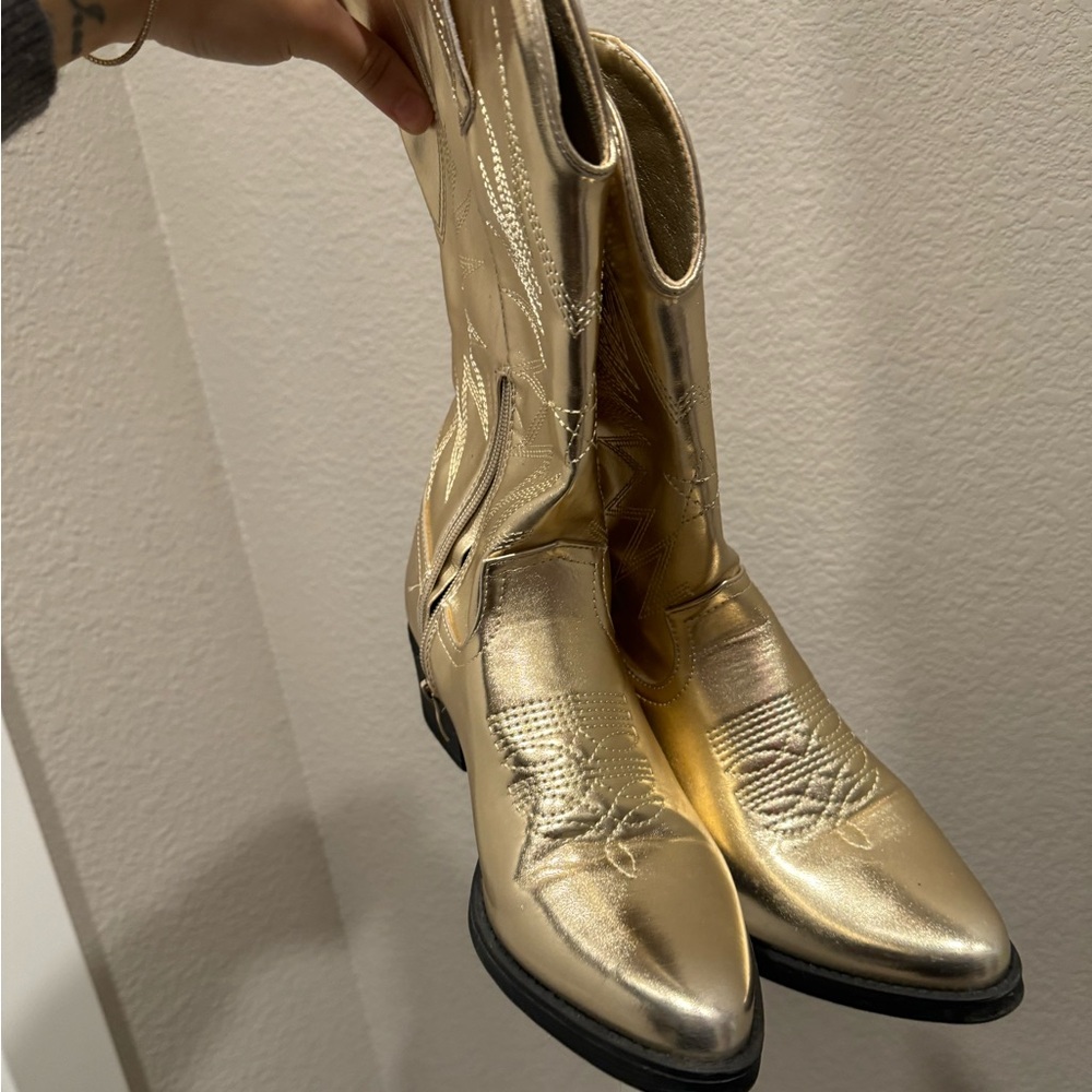 Gold cowgirl boots 8.5